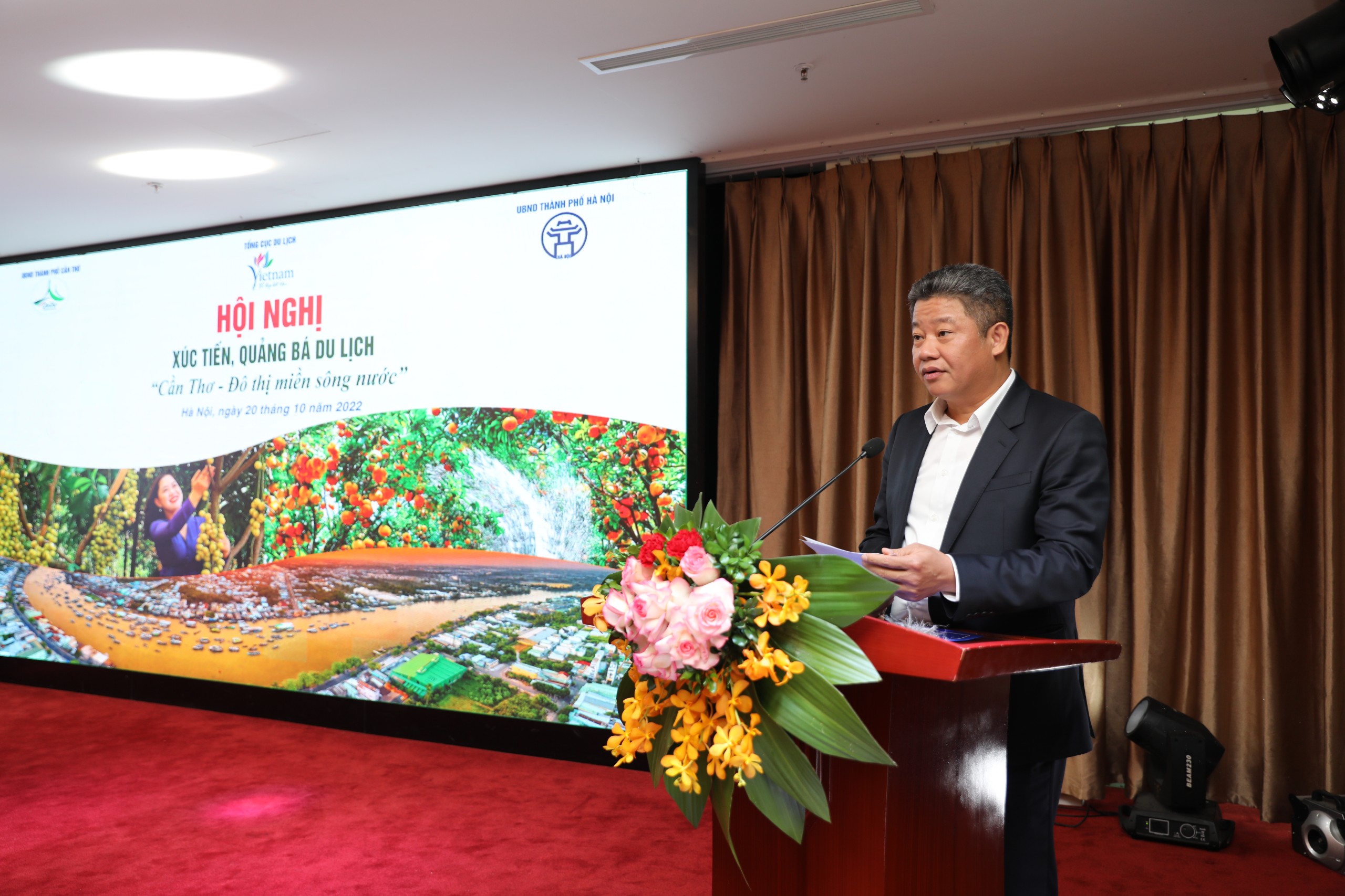 Phó Chủ tịch UBND Thành phố Hà Nội Nguyễn Mạnh Quyền phát biểu chào mừng hội nghị